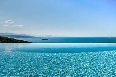 Create unforgettable memories in an exclusive villa with an infinity pool
