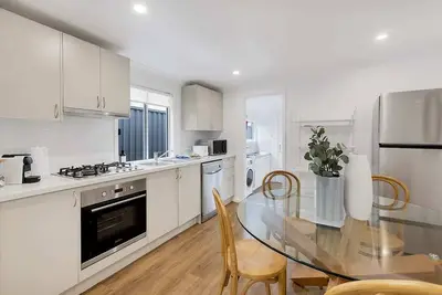 Image de 3 Bed Terrace - Prime Location, modern comforts