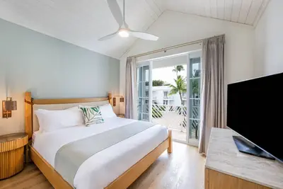Image de Picture-Perfect Villas Offering Pool Relaxation & Ocean Adventures Nearby