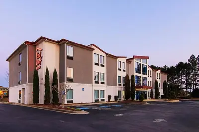 Image de Southern Charm: 2 Pet-friendly Units, Parking! Minutes to Atlanta Motor Speedway