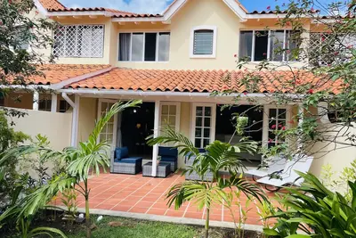 Image de Crazy Sept prices at this gated 3br modern villa.