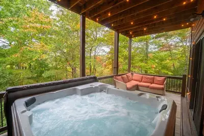 Image de Hot Tub - King Beds - Walk to Helen - Pool Table - Pet Friendly