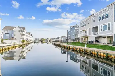 Image de Activities included up to $300 Free Per Week! ! New Listng 2024! Lovely new vacation townhome located on the canal in one of Fenwick Islands’ newest communities, The Townes at Bayshore Village!