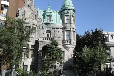 Image de Cozy Condo at the historic Chateau Sherbrooke, Blend of history & modern luxury