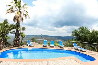 Image de Villa spacieuse avec piscine privée, parking et climatisation
