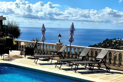 Image de Villa moderne avec piscine privée et parking, proche de Lloret de Mar