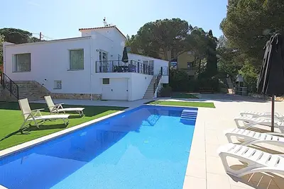 Image de Villa rénovée à Lloret de Mar: 8 pers. , piscine, clim, proche plage et centre