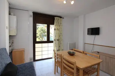 Image de Apartament Bond. Vista Calle. 2/4 personas. Muy cerca del Mar.