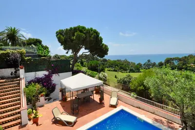 Image de Fantástico chalet rústico con piscina privada y vistas al mar