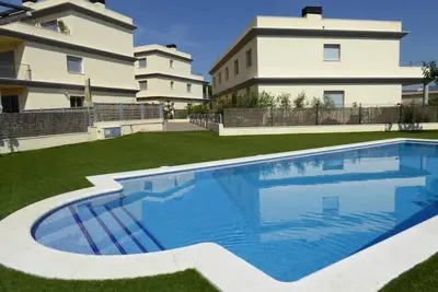 Appartement moderne avec piscine, terrasse, jardin et Wifi à 400m de la plage - Llançà