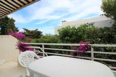 Appartement lumineux avec terrasse et jardin à 200 m de la plage de Grifeu