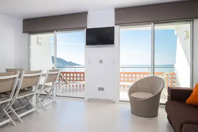 Image de Appartement Design en Front de Mer à Roses, Terrasse Panoramique, 2 Chambres, Clim et Parking