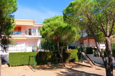 Res. Platja MORÉ Ii/4 - Amplio apartamento lluminós y ajardinado a 100 metros de la playa.