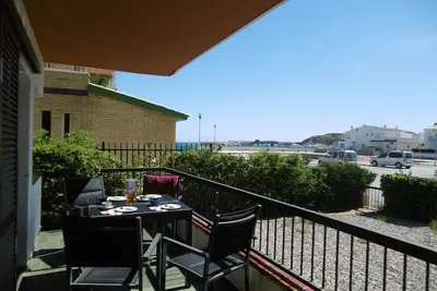 Puig D'Esquer - Apartamento en planta baja y tres dormitorios en Llançà