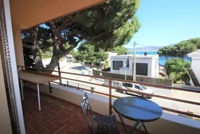 A Recer - Apartamento acogedor, tranquilo y bien situado, a tan sólo 100 m. de la playa.