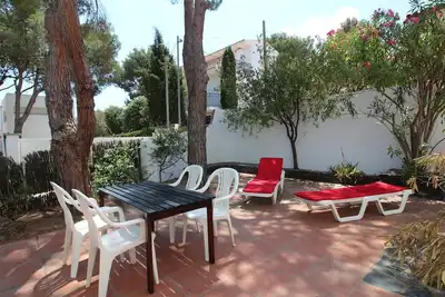 Grand appartement à Llançà avec terrasse et garage, à 50m de la mer