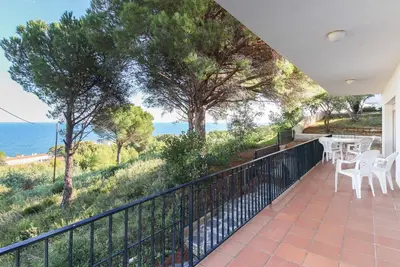 V. FANÉ Esq - Casa con jardín y vista mar en Llançà acabada de reformar