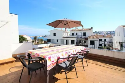 Penthouse lumineux avec grandes terrasses proche plage - 2 chambres, parking, Wifi et Bbq