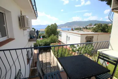 Bramant 5 - Primera planta con terraza, vistas al mar y parking.