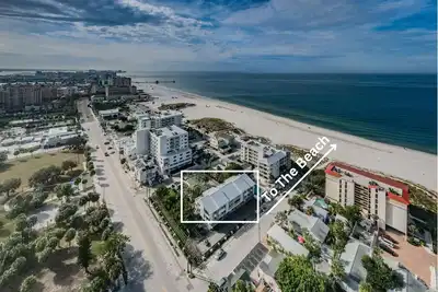 Image de Fins up! |  Condo Steps from the Sand