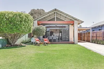 Image de Cosy & Inviting Beach Cottage Situated In Prime Beachside Location