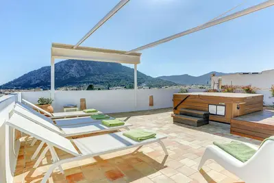 Image de Modern townhouse with jacuzzi in Pollensa