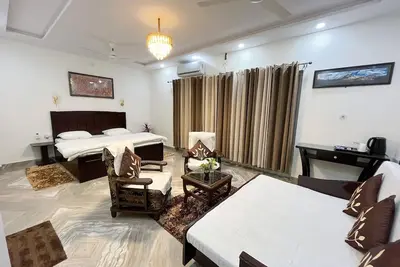 Cozy Bed and Breakfast- 9 min walk from Taj Mahal
