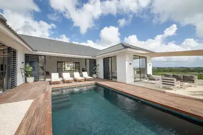 Image de Villa Noma - Luxurious Villa w\/ stunning seaviews - Just 5 min from the Beach!