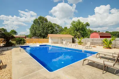 Image de Hugh Private Pool - Game/Fitness room, close to popular attractions and beach!