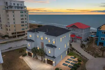 Image de The Ocean Pearl - A Waterfront Beach Retreat\n\n