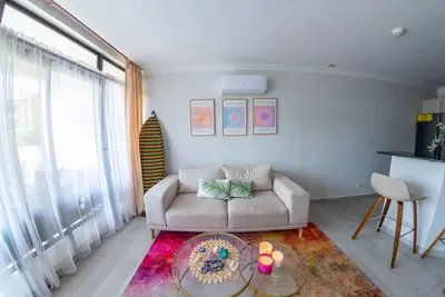 Image de New! Refurbished smart condo, chic & unique. Private Patio