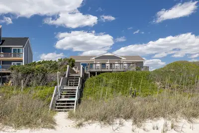 Image de Woody Cottage, Oceanfront House in Emerald Isle, Nc!
