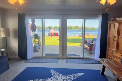 Image de Cozy Red Door Cottage on Jordan Lake - Pontoon Boat Rental available
