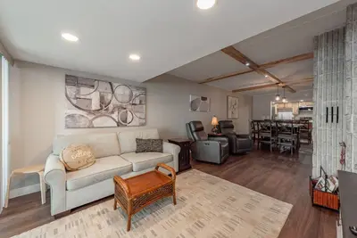 Image de Will O' The Wisp 107b: Lakefront One Bedroom Condo.
