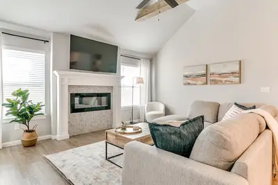 Image de Spacious New Construction in Gated Community!
