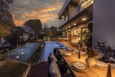 Image de Villa Serenity - Quatre Chambres Villa, Couchages 12