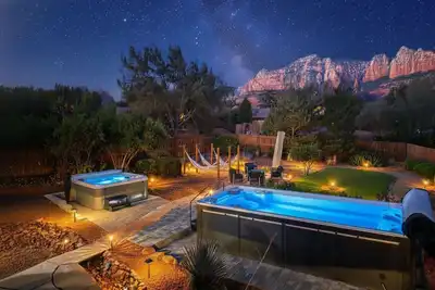 Image de Uptown Sparks - 5br 5ba Wow Views! Heated Pool, Spa, GamesRm, Walk into Town