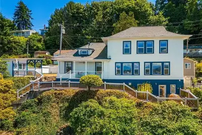 Image de Perry's Landing - Charming Water & Mountain View Home in Historic Port Orchard