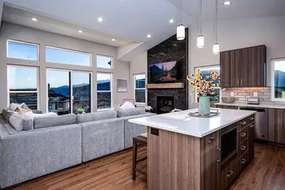 Image de Powder Mountain Chalet | Hot Tub | Fire Pit | View