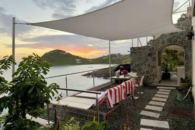 Image de Maridadi Clifftop Oceanfront - Beautiful Outdoor Terrace, \nSolar & Tesla Storage