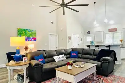 Image de The FanCave, 4br Prime Stay by Velvet Ditch Villas