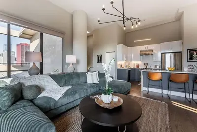 Image de Dtown Penthouse 3bd Views+Parking +Gym+Pool