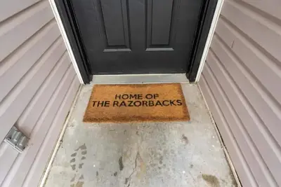 Image de <4 miles from U of A Dog Friendly 3 King Beds