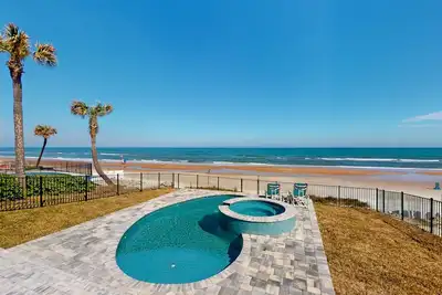 Image de Beachfront home with ocean view, enclosed yard, pool table, beach gear, & W\/D