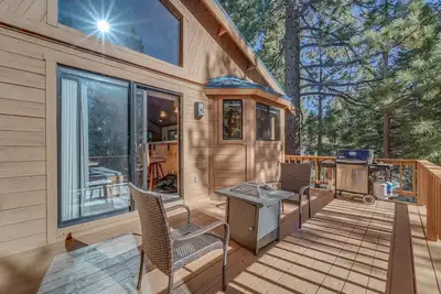 Image de Pet-Friendly Home in Truckee w/ Balconies + Grill!