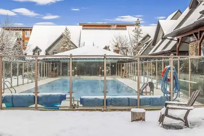 Image de 2 Bed |Sleeps 8|Walkout to Heated Pool|Hot Tub