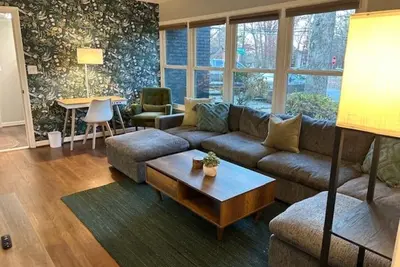 Image de The Hendrix\nConvenient, cozy, updated 3 bedroom ranch