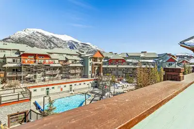 Image de Penthouse 1 bed | Hot Tub & Pool | Mountain Views