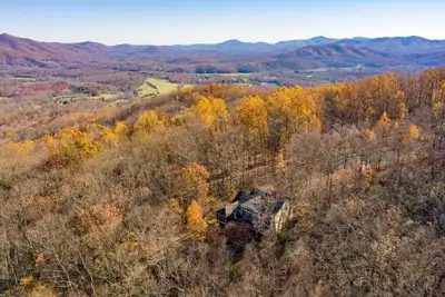 Image de The Wintergreen Treehouse