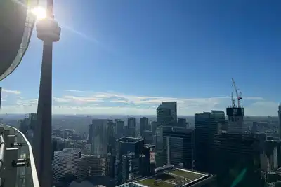 Image de Brand New Black Gold Theme Condo Downtown Toronto - Private 1 Bedroom 1 Bathroom